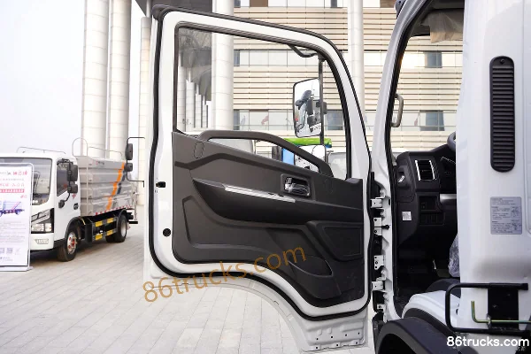 Dongfeng Duolika D7 156hp 4X2(6 wheels) cleaning truck (Tongyada brand) Cab (1) | 86Trucks