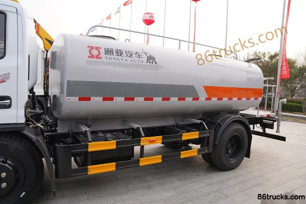 Dongfeng Duolika D7 156hp 4X2(6 wheels) cleaning truck (Tongyada brand) Body (1) | 86Trucks
