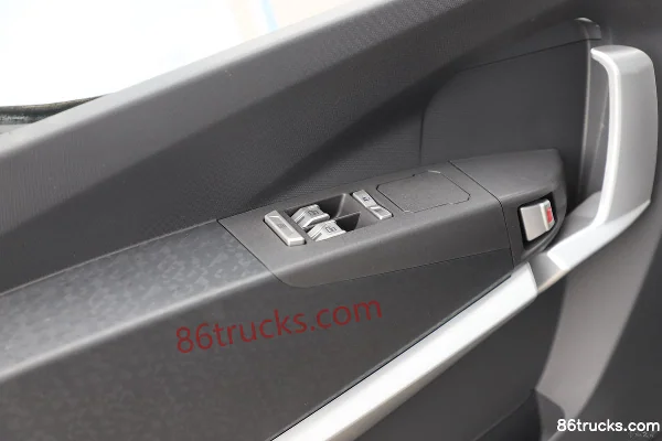 Feidi HW5 4.18m Single Row Plug-in Hybrid Cargo Cage Light Truck 17.52kWh 4X2(6 wheels) Interior (3) | 86Trucks