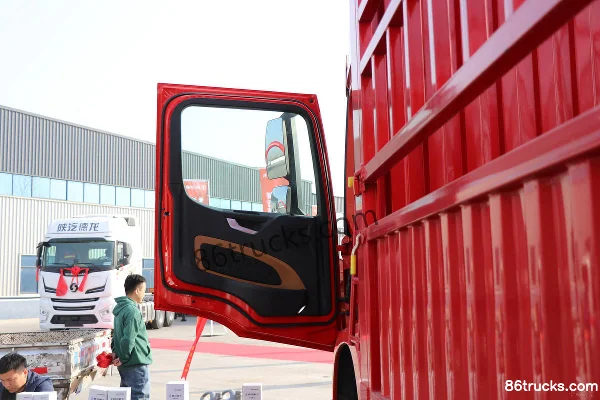 SHACMAN Delong M6000 Flagship 300 ch 4X2(6 roues) camion porteur à ridelles 6,75 m avec boîte automatique AMT Cabine (2) | 86Trucks