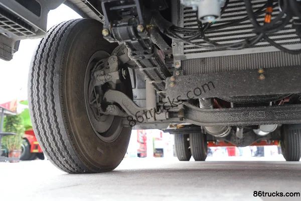 Dongfeng Duolika D6 130hp 4X2(6 wheels) vacuum sweeper truck (Hualiang Tianhong brand) Chassis (2) | 86Trucks
