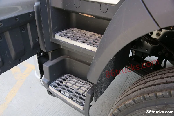 Foton Auhang série R 240 ch 4X2(6 roues) camion porteur fourgon 8,1 m Cabine (2) | 86Trucks