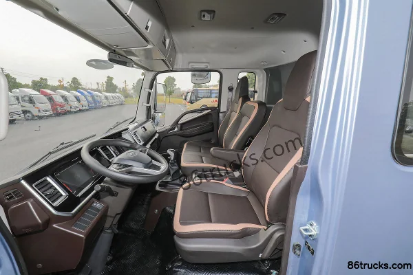 JAC Qingtianzhu 170hp 4X2(6 wheels) 4.845m semi-row box cargo truck (China VI) Cab (2) | 86Trucks