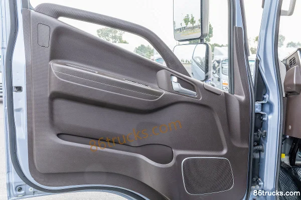 JAC Qingtianzhu 170hp 4X2(6 wheels) 4.845m semi-row box cargo truck (China VI) Cab (1) | 86Trucks