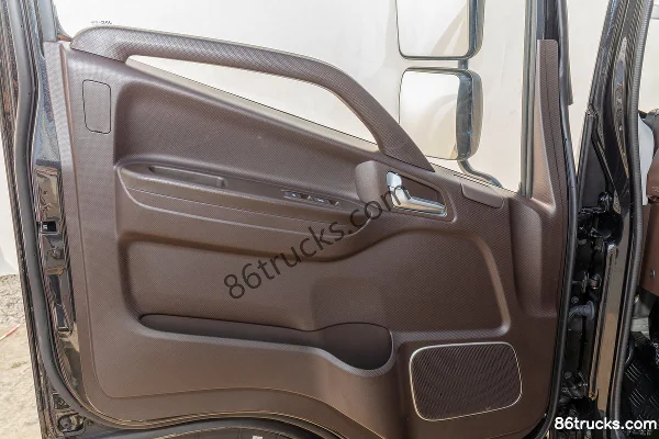 JAC Qingtianzhu 184 hp 4X2(6 wheels) 5.175m Single Row Stake Truck (China VI) Cab (1) | 86Trucks
