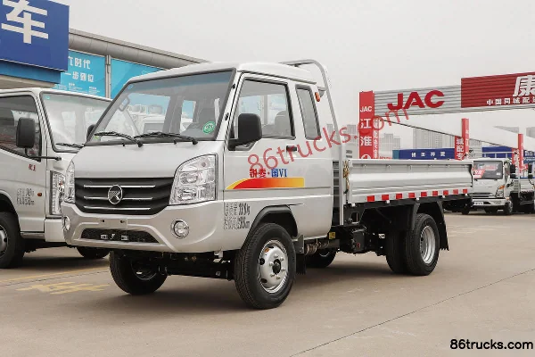 Kama Ruiling 1.3L 91 hp 4X2(6 wheels) Gasoline 3.1m Semi-row Flatbed Micro Truck (China VI) Exterior (3) | 86Trucks