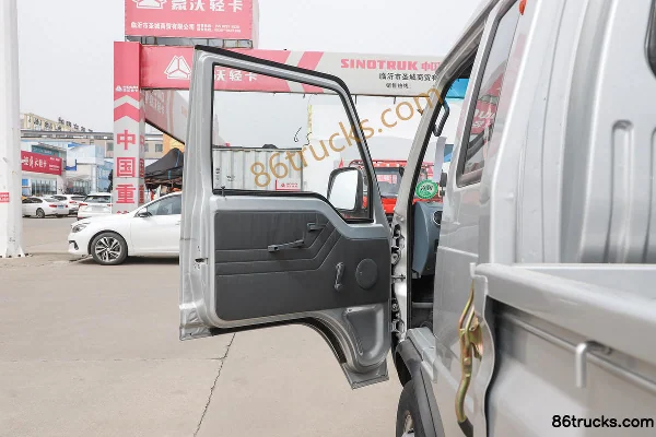 Kama Ruiling 1.3L 91 hp 4X2(6 wheels) Gasoline 3.1m Semi-row Flatbed Micro Truck (China VI) Cab (1) | 86Trucks