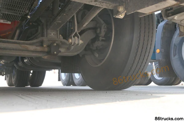 Foton AumanGTL Northern Edition 580hp 6X4(10 wheels) Tractor Truck (China VI) Chassis (3) | 86Trucks