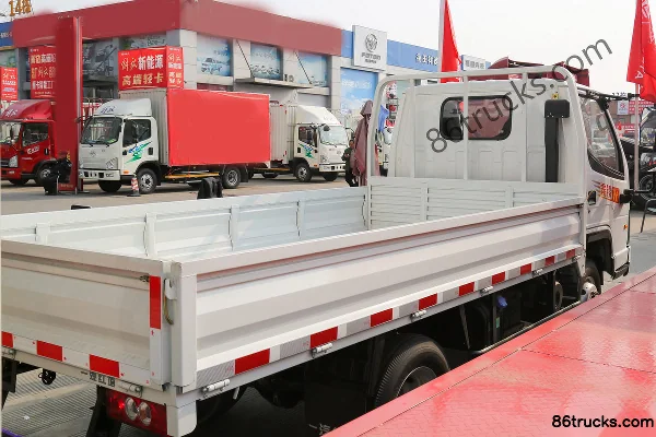 FAW Hongta FAW Jiefang Baling 102 hp 4X2(6 wheels) 3.02m single-row flatbed light truck (WLY 5-speed) Body (2) | 86Trucks