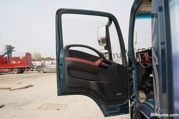 SHACMAN Light Truck Jindelong K1 Flagship 160 hp 4X2(6 wheels) 3.85m AMT automatic double-row stake truck Cab (1) | 86Trucks