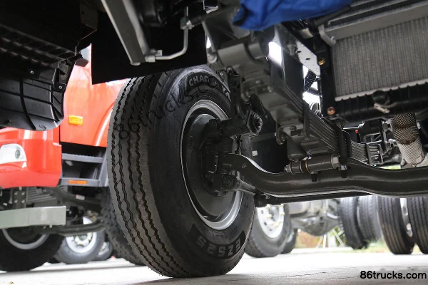 Sinotruk Ruishi 190 hp 4X2(6 wheels) 5.2m single-row stake truck Chassis (2) | 86Trucks