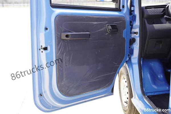 Leichi Ren T10 1.6T 1.75m Single Row Electric Flatbed Mini Truck 15.12kWh 4X2(6 wheels) Interior (3) | 86Trucks