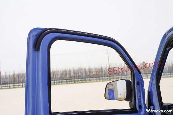 Leichi Ren T10 1.6T 1.75m Single Row Electric Flatbed Mini Truck 15.12kWh 4X2(6 wheels) Interior (2) | 86Trucks