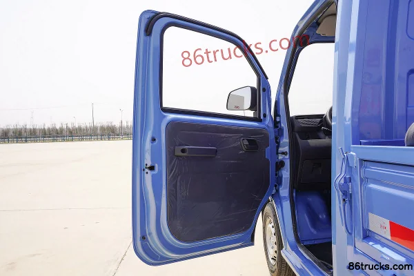 Leichi Ren T10 1.6T 1.75m Single Row Electric Flatbed Mini Truck 15.12kWh 4X2(6 wheels) Interior (1) | 86Trucks