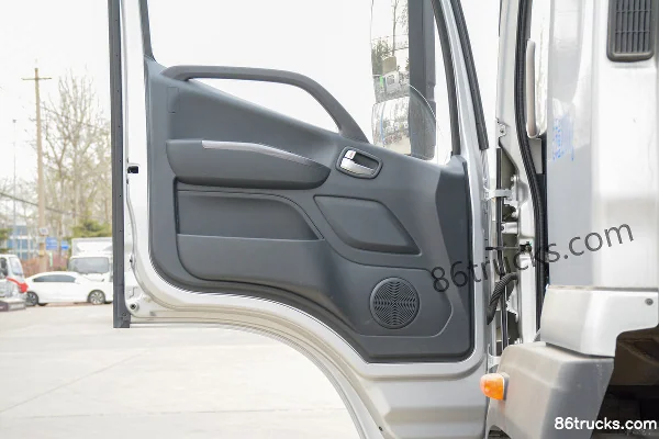 Foton Auhang R Pro 220 ch 4X2(6 roues) 6,8 m AMT automatique camion porteur à ridelles Cabine (2) | 86Trucks