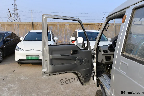 Foton Yuling VQ1 1,6 L 122 ch 4X2(6 roues) essence 2,5 m cabine double plateau micro camion (China VI) (1) | 86Trucks