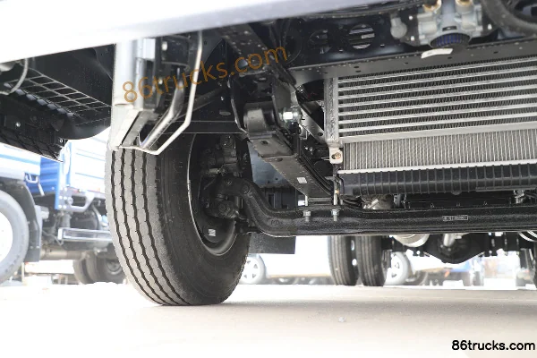 JAC Junling S6 Comfort Edition 2.5L Diesel 170hp 4X2(6 wheels) Fast Gear 8-Speed 3.85m Semi-Sleeper Flatbed Light Truck Chassis (2) | 86Truc