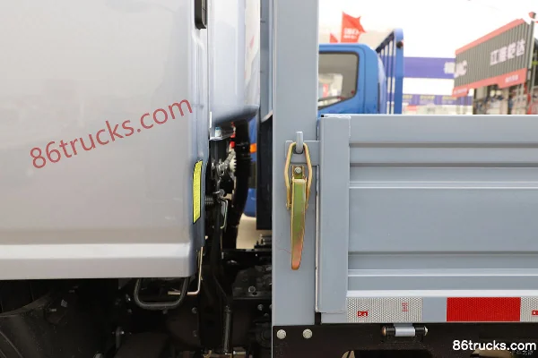 JAC Junling S6 Comfort Edition 2.5L Diesel 170hp 4X2(6 wheels) Fast Gear 8-Speed 3.85m Semi-Sleeper Flatbed Light Truck Body (2) | 86Trucks