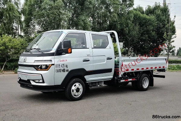 Sinotruk HOWO Xiaojiang 115hp 4X2(6 wheels) 2.95m double-row flatbed light truck (hydraulic brake) Exterior (2) | 86Trucks