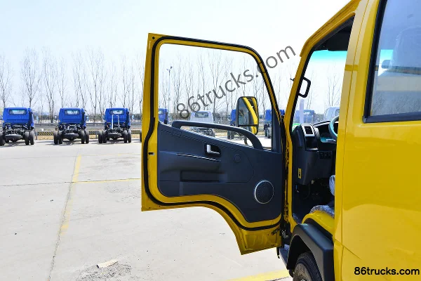 Kama K6 Fulai 115hp 4X2(6 wheels) 3.2m double-row flatbed light truck (5-speed gearbox) Cab (1) | 86Trucks