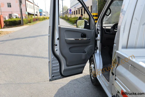 Kama Ruijie 1.6L 122hp 4X2(6 wheels) 3.5m single-row flatbed micro truck (China VI) Cab (2) | 86Trucks