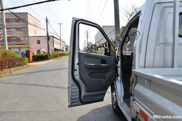 Kama Ruijie 1.6L 122hp 4X2(6 wheels) 3.5m single-row flatbed micro truck (China VI) Cab (1) | 86Trucks