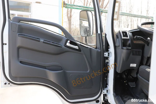 SHACMAN Light Truck Delong 115hp 4X2(6 wheels) 3.7m Single Row Van Light Truck (China VI) Cab (2) | 86Trucks