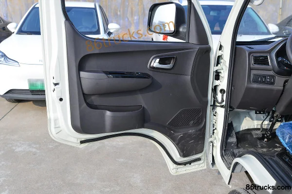 Foton Xiangling M1 Comfort 1.6L 105 hp 4X2(6 wheels) CNG 3.05m Semi-row Flatbed Micro Truck Cab (2) | 86Trucks