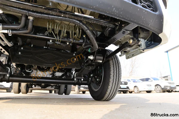 Foton Xiangling M1 Comfort 1.6L 105 hp 4X2(6 wheels) CNG 3.05m Semi-row Flatbed Micro Truck Chassis (3) | 86Trucks