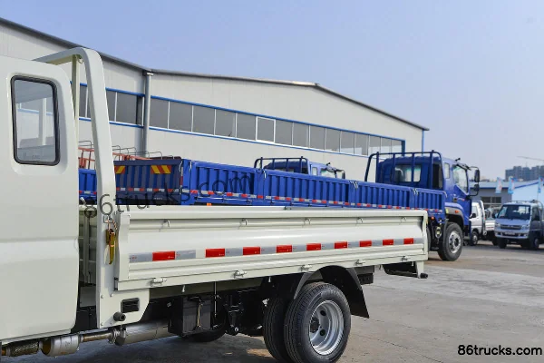 Foton Xiangling M1 Comfort 1.6L 105 hp 4X2(6 wheels) CNG 3.05m Semi-row Flatbed Micro Truck Body (1) | 86Trucks