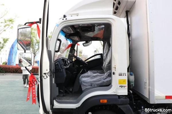 Sinotruk HOWO Hanjiang 170hp 4X2(6 wheels) 4m Refrigerated Truck (China VI) Cab (1) | 86Trucks