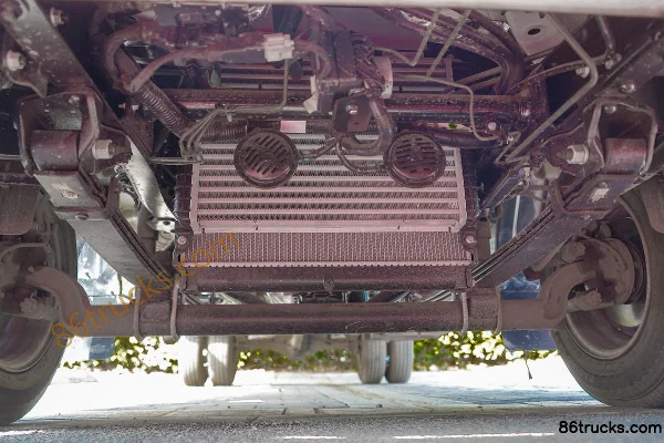 Foton Aoling M 1.6L 122 ch 4X2(6 roues) essence 2,7 m cabine double plateau camion léger (frein hydraulique) Châssis (1) | 86Trucks