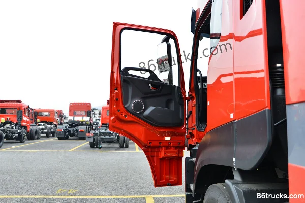Dongfeng Tianlong KL Gas 500hp 6X4(10 wheels) CNG Tractor Truck (China VI) Cab (1) | 86Trucks