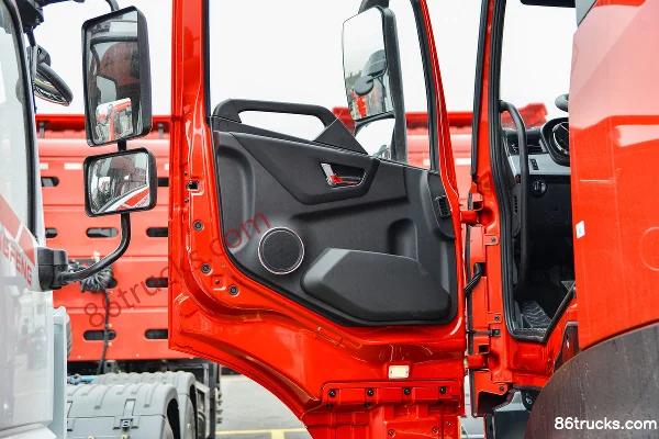Dongfeng Tianlong KL Gas 480 hp 6X4(10 wheels) CNG tractor truck Cab (2) | 86Trucks