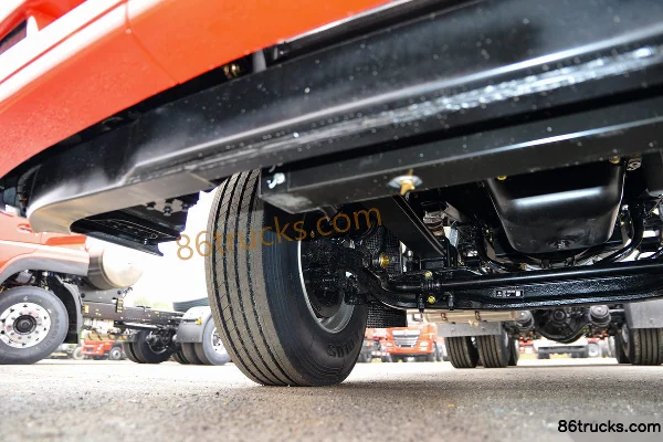 Dongfeng Tianlong KL Gas 480 hp 6X4(10 wheels) CNG tractor truck Chassis (2) | 86Trucks