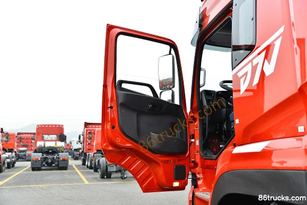 Dongfeng Changxing D7V Composite Edition 480 hp 6X4(10 wheels) CNG Tractor Truck (with hydraulic retarder) Cab (1) | 86Trucks