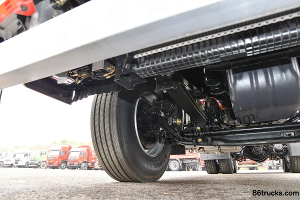 Dongfeng Changxing D7V Composite Edition 480 hp 6X4(10 wheels) CNG Tractor Truck (with hydraulic retarder) Chassis (2) | 86Trucks