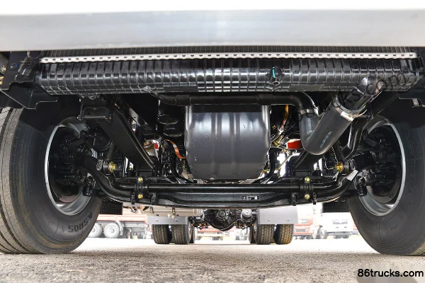 Dongfeng Changxing D7V Composite Edition 480 hp 6X4(10 wheels) CNG Tractor Truck (with hydraulic retarder) Chassis (1) | 86Trucks