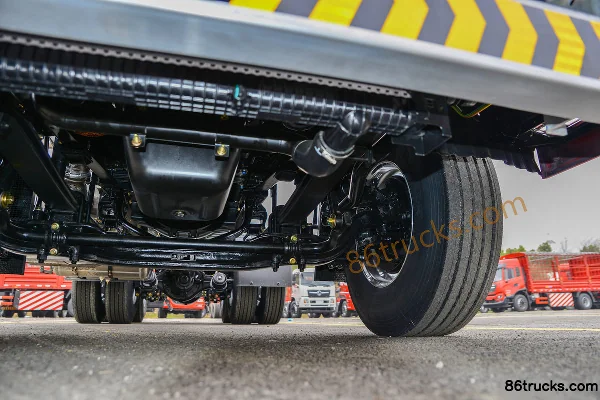 Dongfeng Changxing D7V 480 hp 6X4(10 wheels) LNG Tractor Truck Chassis (3) | 86Trucks