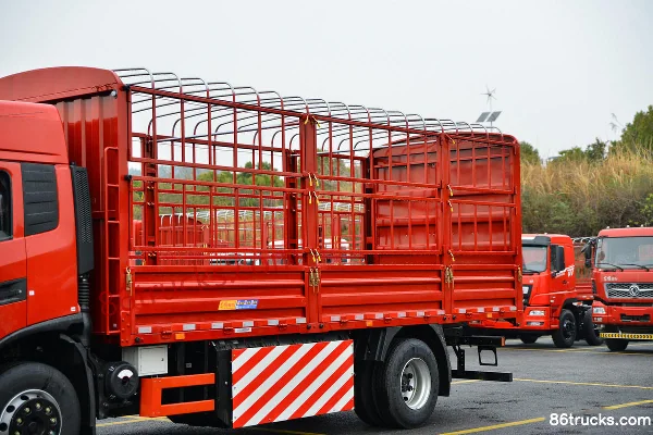 Dongfeng Tianjin KR LNG 220 hp 4X2(6 wheels) 6.75m CNG Cargo Truck with Stake Sides (Fast Gear 8-speed) Body (3) | 86Trucks