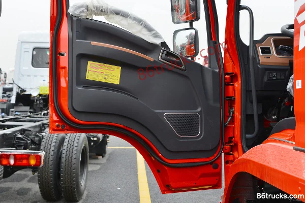 Dongfeng Tuoxing D1L 200 hp 4X2(6 wheels) 4m Dump Truck (5T front axle) Cab (2) | 86Trucks