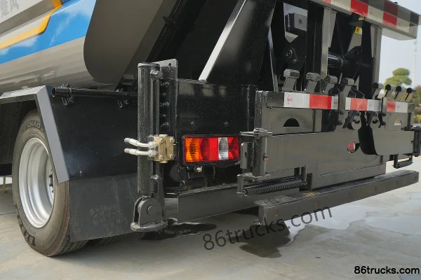 Xinchufeng Man Tian Xing 4.5T 3.14 m electric self-loading garbage truck 4X2(6 wheels) Cab (1) | 86Trucks