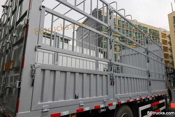 Foton Auman Xingxing 300 hp 4X2(6 wheels) 6.2m AMT automatic grille cargo truck Body (3) | 86Trucks