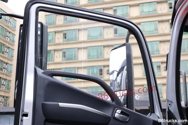 Foton Auman Planet 270hp 4X2(6 wheels) 8.1m van cargo truck Cab (2) | 86Trucks