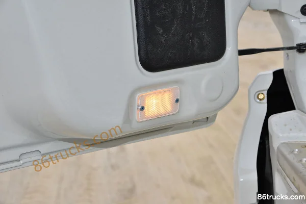 Dongfeng Commercial Vehicle Tianlong VL Heavy Truck 2019 Model 360 hp 8X4(12 wheels) 9.6m Flatbed Cargo Truck Cab (3) | 86Trucks