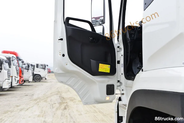 Dongfeng Commercial Vehicle Tianlong VL Heavy Truck 2019 Model 360 hp 8X4(12 wheels) 9.6m Flatbed Cargo Truck Cab (2) | 86Trucks