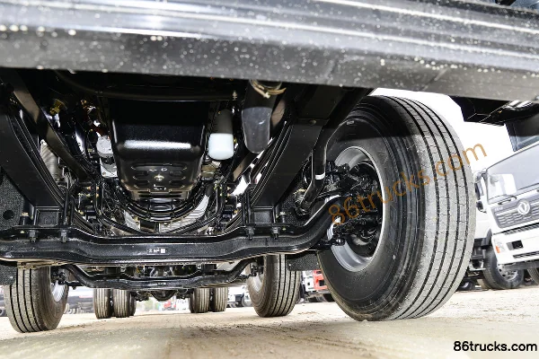 Dongfeng Commercial Vehicle Tianlong VL Heavy Truck 2019 Model 360 hp 8X4(12 wheels) 9.6m Flatbed Cargo Truck Chassis (3) | 86Trucks