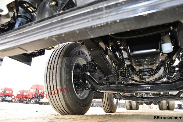 Dongfeng Commercial Vehicle Tianlong VL Heavy Truck 2019 Model 360 hp 8X4(12 wheels) 9.6m Flatbed Cargo Truck Chassis (2) | 86Trucks