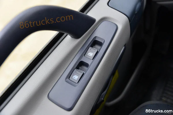 Dongfeng Commercial Vehicle Tianjin VR 195 hp 4X2(6 wheels) Compactor Garbage Truck (Chengli Brand) Cab (3) | 86Trucks