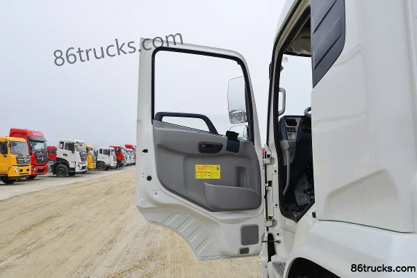 Dongfeng Commercial Vehicle Tianjin VR 195 hp 4X2(6 wheels) Compactor Garbage Truck (Chengli Brand) Cab (1) | 86Trucks